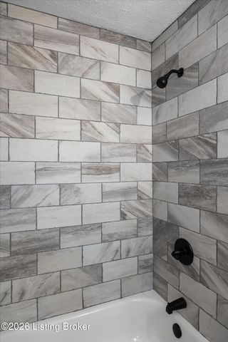 2726 Algonquin Pkwy, Louisville, KY 40210