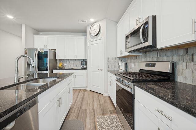 222 Luna Lane, Lake Dallas, TX 75065