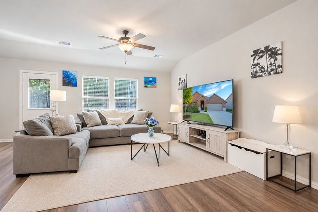 222 Luna Lane, Lake Dallas, TX 75065