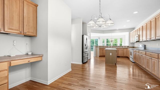 24219 Charlevoix Street, Flat Rock, MI 48134