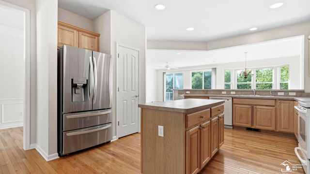 24219 Charlevoix Street, Flat Rock, MI 48134