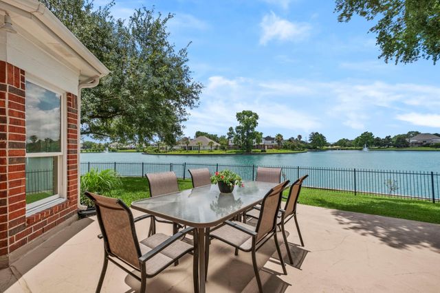 6838 Portuguese Bend Drive, Missouri City, TX 77459