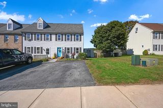 35 HILLDALE DR, Ephrata, PA 17522