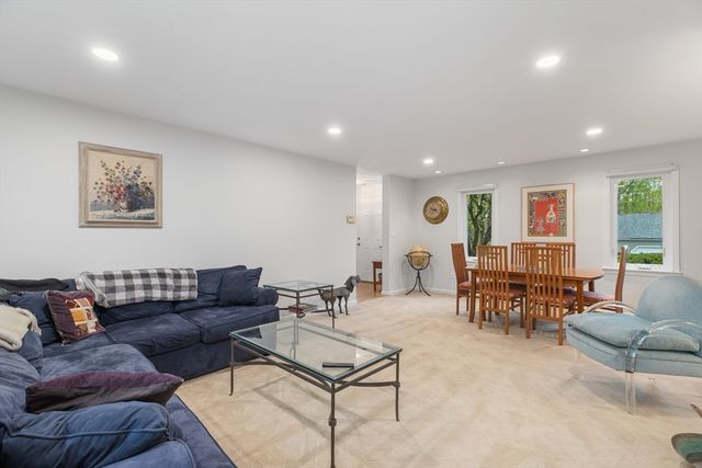 18 Indian Dawn 18, Wayland, MA 01778