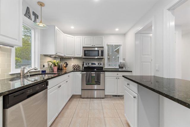 18 Indian Dawn 18, Wayland, MA 01778