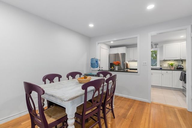 18 Indian Dawn 18, Wayland, MA 01778