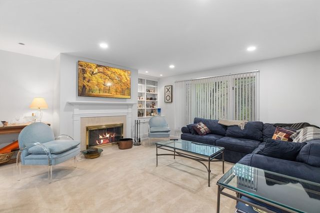 18 Indian Dawn 18, Wayland, MA 01778
