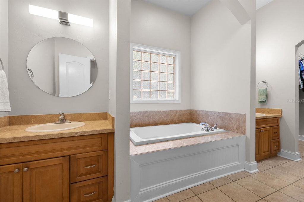 Image 19 of property listing at 21737 OLD PROVIDENCE ROAD, Alachua, FL 32615