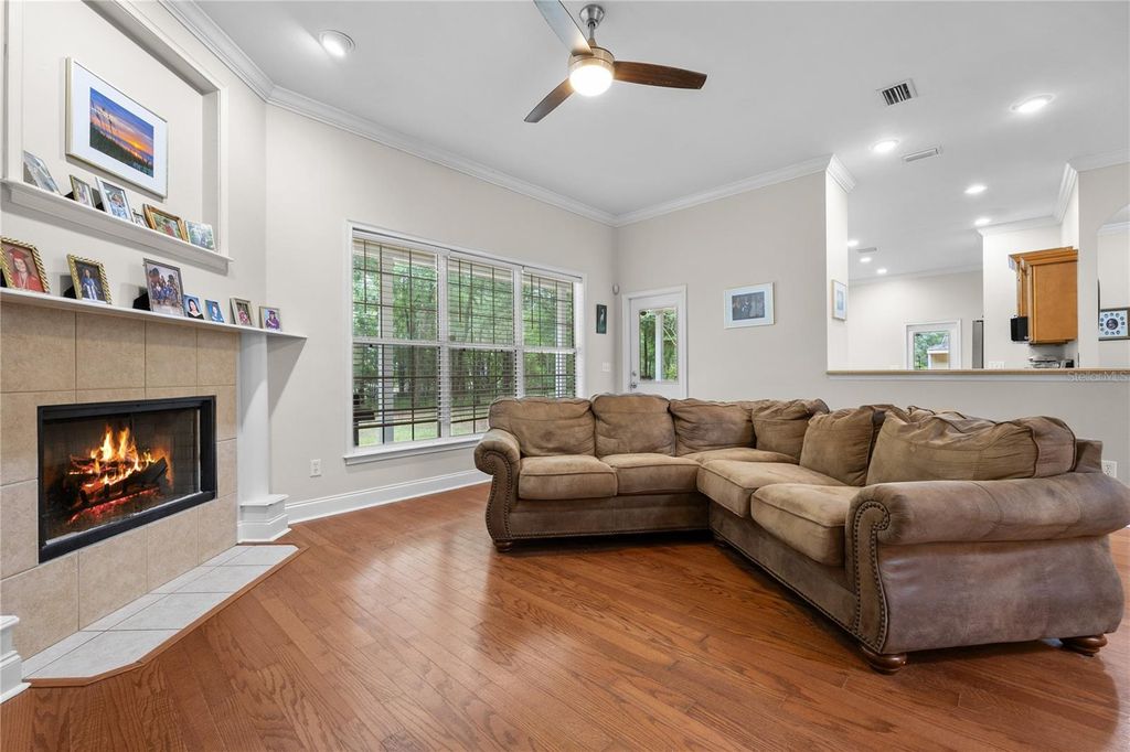 Image 10 of property listing at 21737 OLD PROVIDENCE ROAD, Alachua, FL 32615