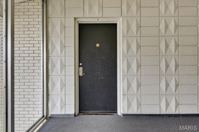 10457 Briarbend Drive 8, St Louis, MO 63146