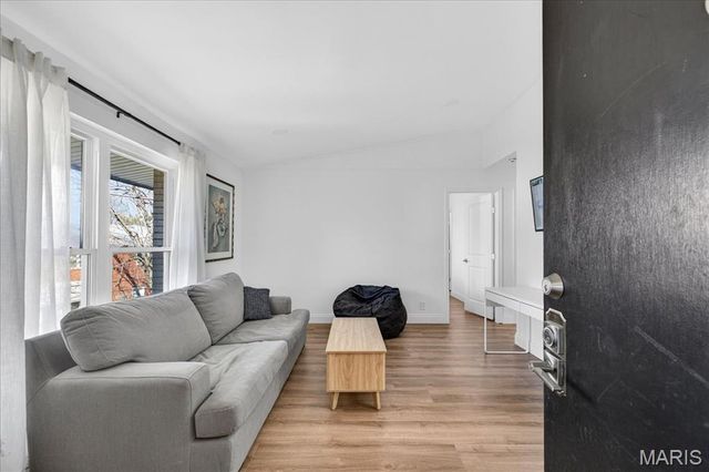 10457 Briarbend Drive 8, St Louis, MO 63146