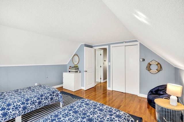 15 Pershing Dr, Falmouth, MA 02536