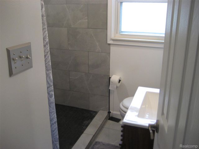 22039 Haskell Street, Taylor, MI 48180