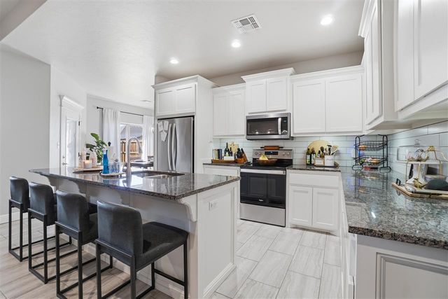 206 NW Granite Ave, Cache, OK 73527