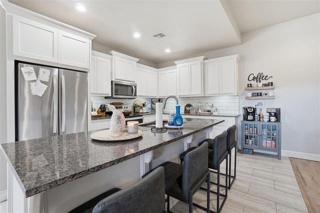 206 NW Granite Ave, Cache, OK 73527