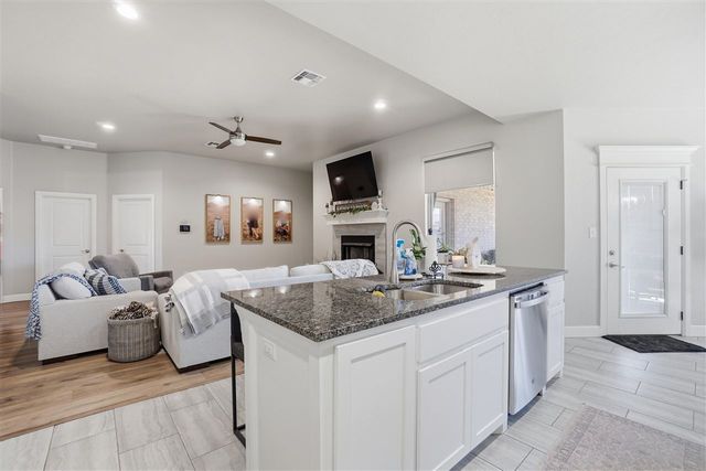 206 NW Granite Ave, Cache, OK 73527