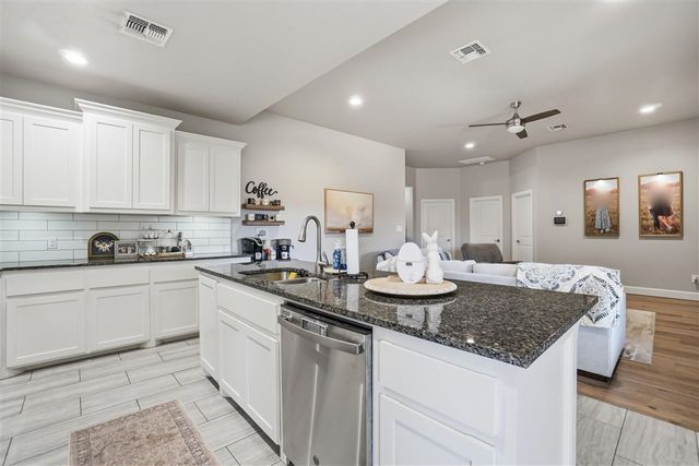 206 NW Granite Ave, Cache, OK 73527