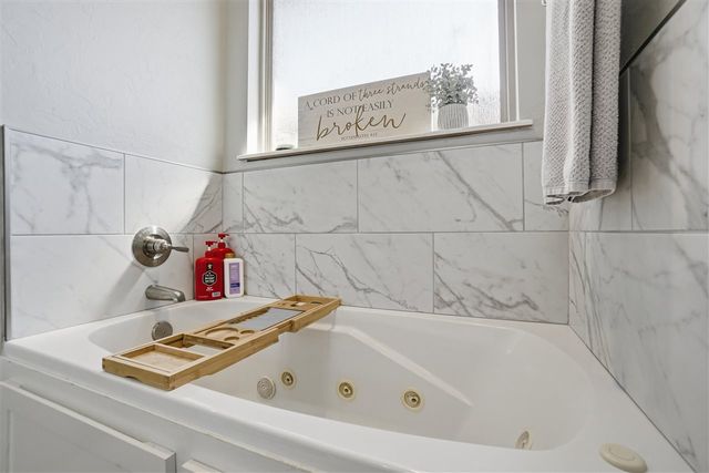 206 NW Granite Ave, Cache, OK 73527