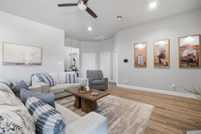 206 NW Granite Ave, Cache, OK 73527