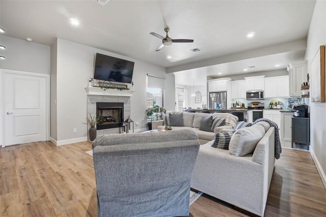 206 NW Granite Ave, Cache, OK 73527