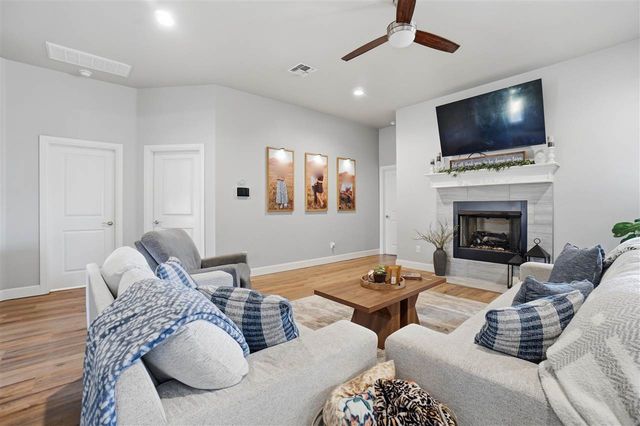 206 NW Granite Ave, Cache, OK 73527