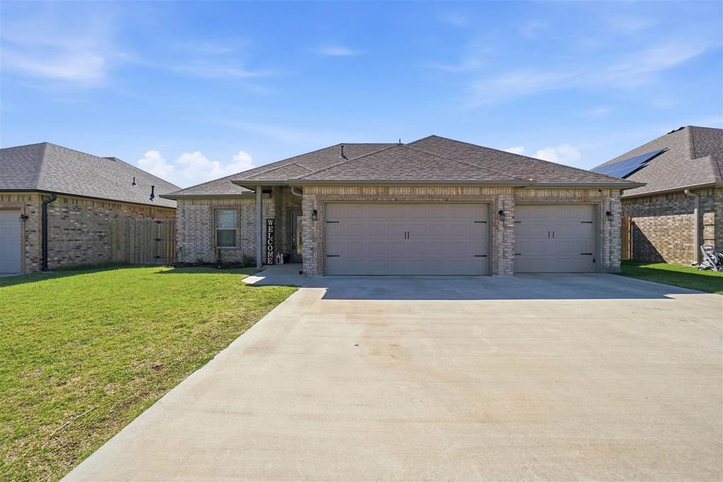 206 NW Granite Ave, Cache, OK 73527