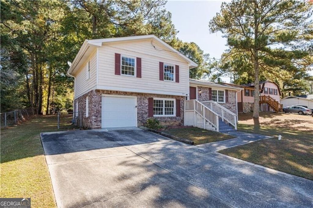 5755 Bearing Way, Atlanta, GA 30349