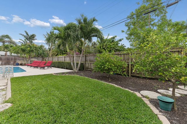 282 NE 27th Court, Boca Raton, FL 33431
