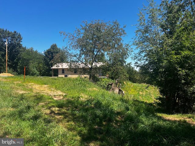 2066 DISPANET RD, Mathias, WV 26812