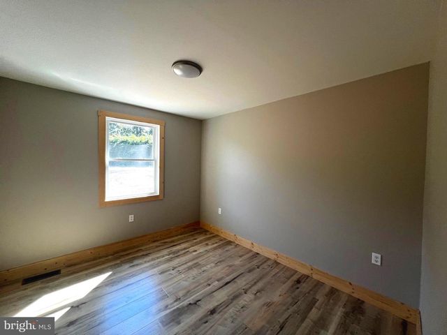 2066 DISPANET RD, Mathias, WV 26812