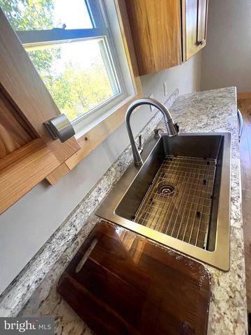 2066 DISPANET RD, Mathias, WV 26812