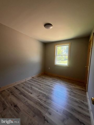 2066 DISPANET RD, Mathias, WV 26812