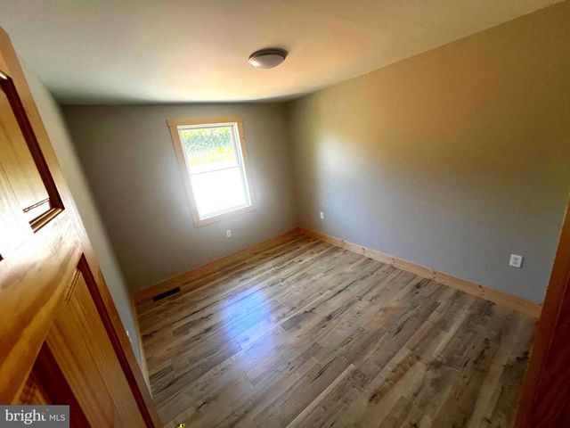 2066 DISPANET RD, Mathias, WV 26812