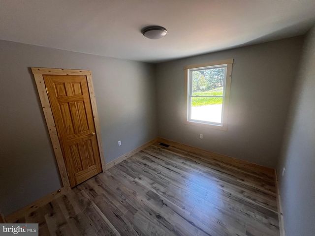 2066 DISPANET RD, Mathias, WV 26812