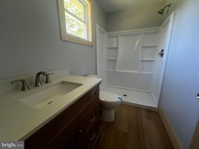 2066 DISPANET RD, Mathias, WV 26812