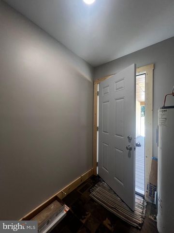 2066 DISPANET RD, Mathias, WV 26812