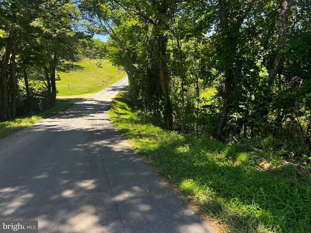 2066 DISPANET RD, Mathias, WV 26812