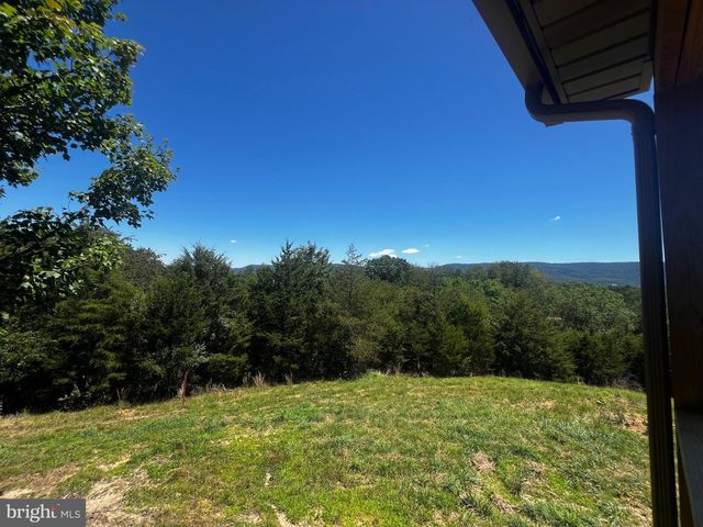 2066 DISPANET RD, Mathias, WV 26812