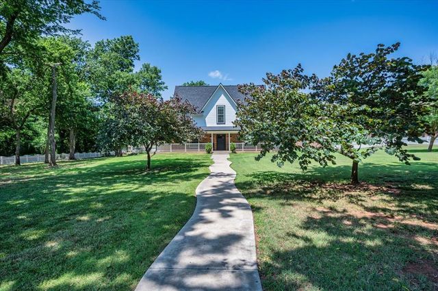 834 County Street 2984, Blanchard, OK 73010