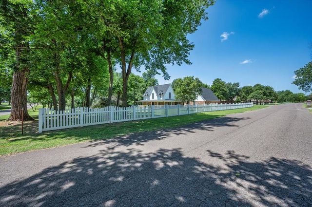 834 County Street 2984, Blanchard, OK 73010