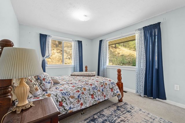 14361 E Bigelow Gulch Rd, Spokane, WA 99217