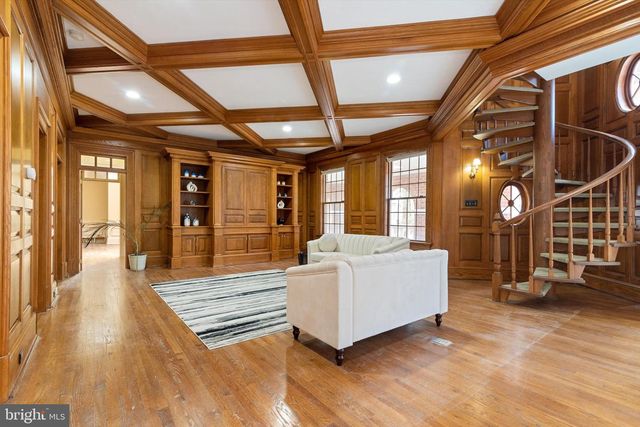 8537 OLD DOMINION DR, Mclean, VA 22102