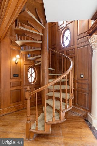 8537 OLD DOMINION DR, Mclean, VA 22102