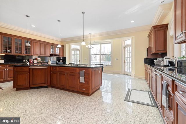 8537 OLD DOMINION DR, Mclean, VA 22102