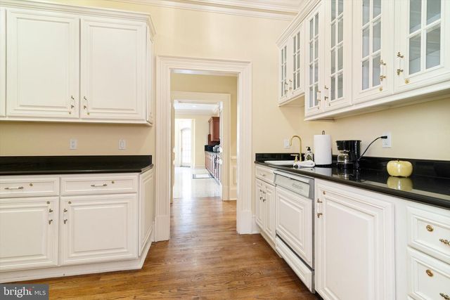 8537 OLD DOMINION DR, Mclean, VA 22102