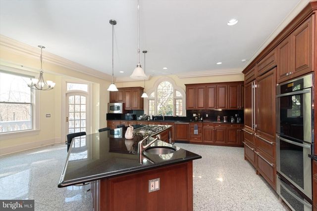 8537 OLD DOMINION DR, Mclean, VA 22102