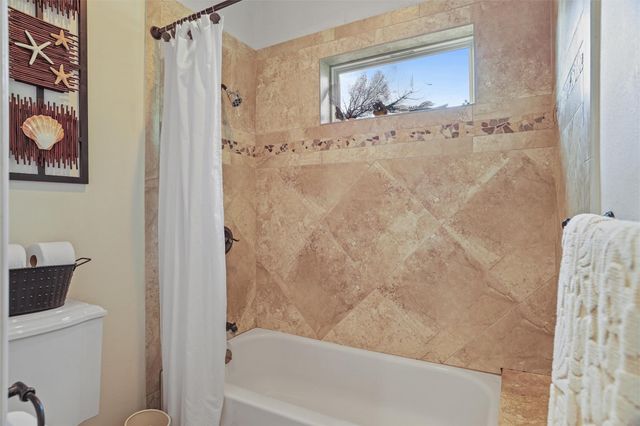 5 Harbor Lane, Kemah, TX 77565