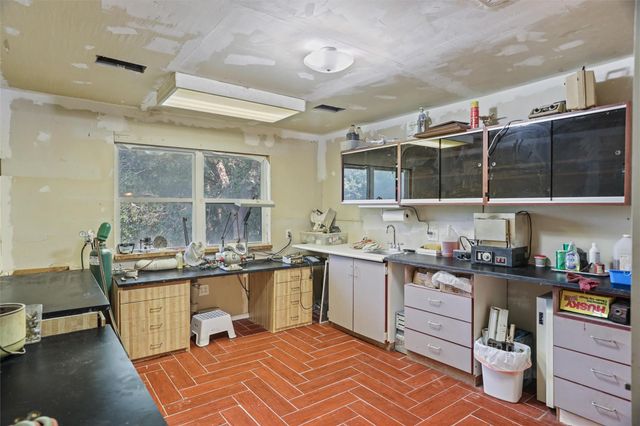 5 Harbor Lane, Kemah, TX 77565