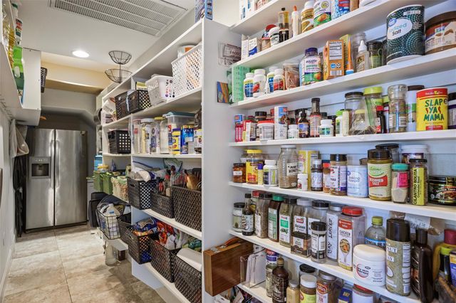 5 Harbor Lane, Kemah, TX 77565