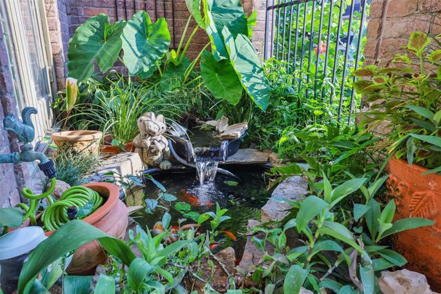 5 Harbor Lane, Kemah, TX 77565